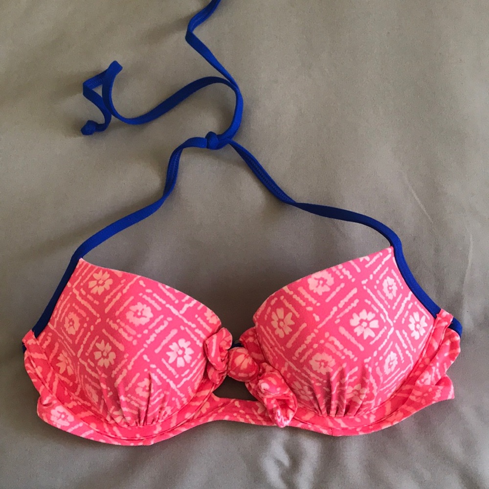 Gilly Hicks swim top